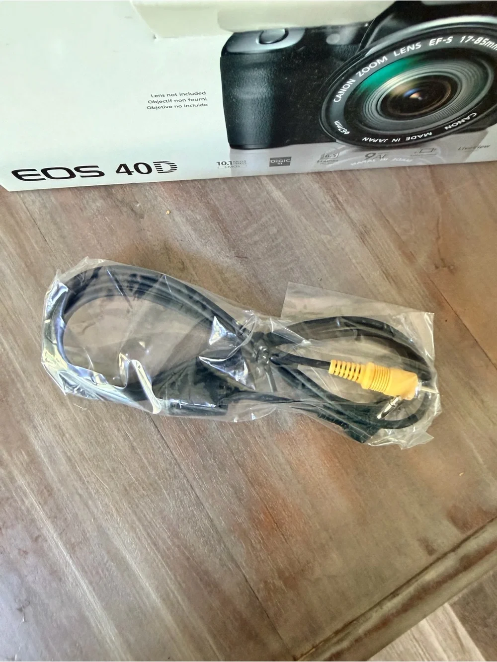 Canon EOS 40D DSLR with Tamron AF 18-200